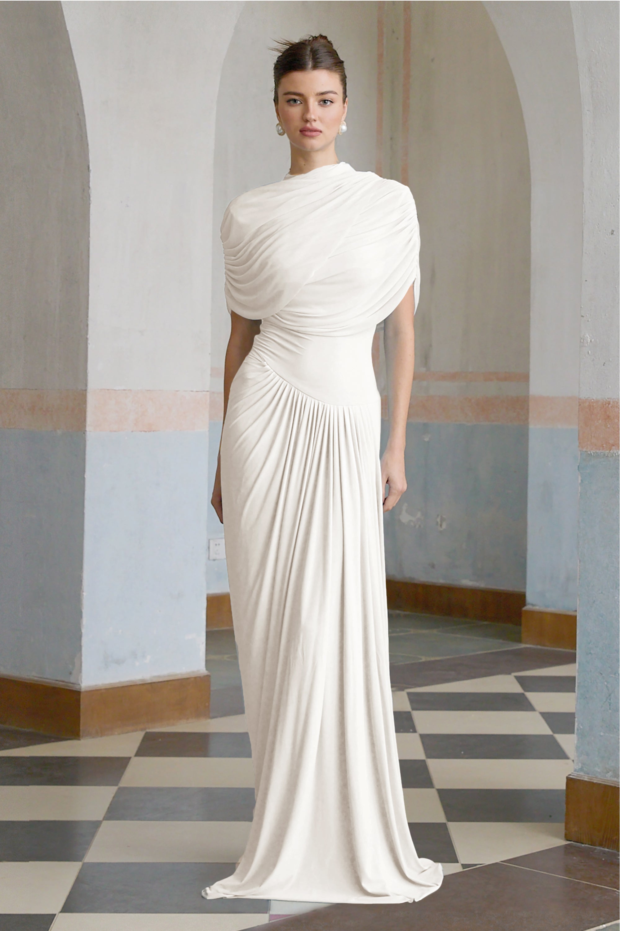 Vestido maxi plisado asimétrico