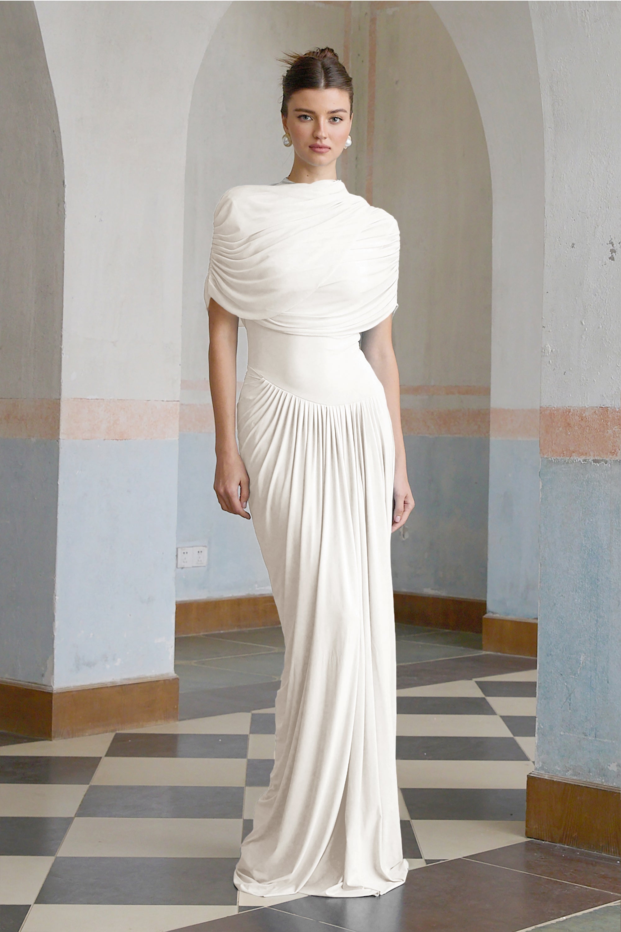 Vestido maxi plisado asimétrico