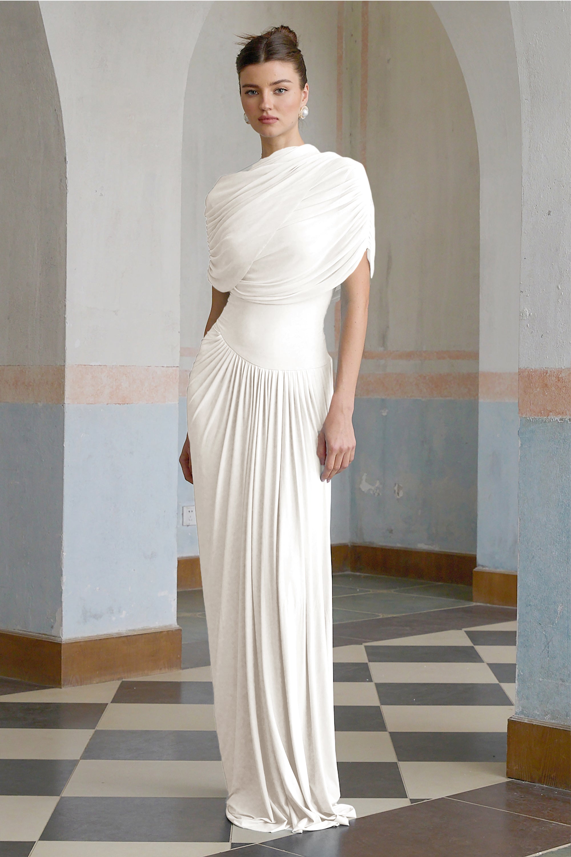 Vestido maxi plisado asimétrico