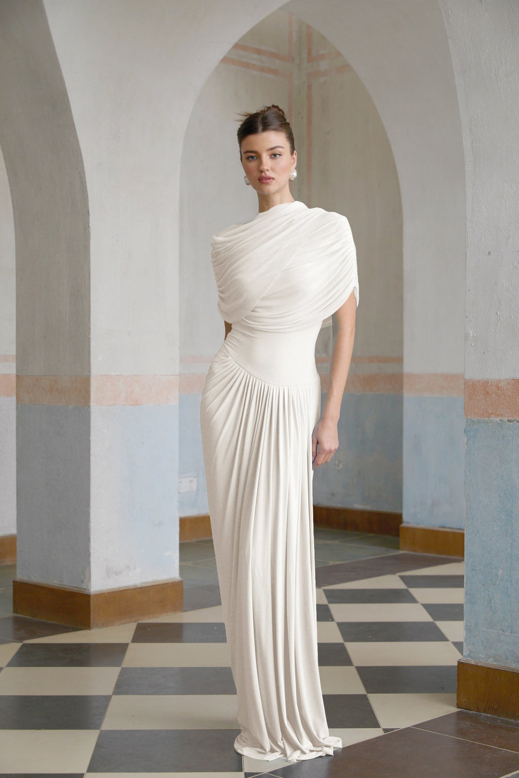 Vestido maxi plisado asimétrico