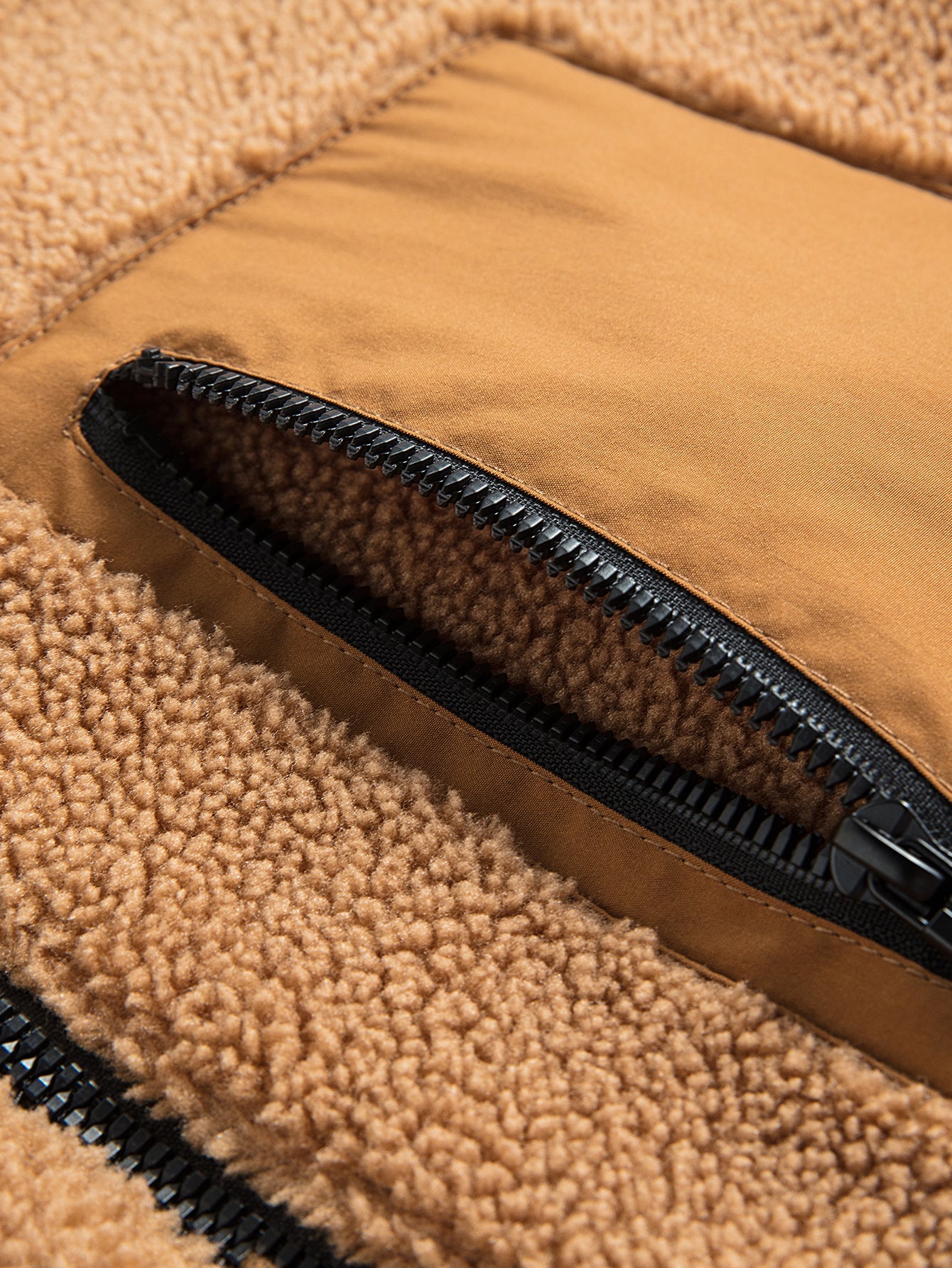 Chaqueta con cremallera