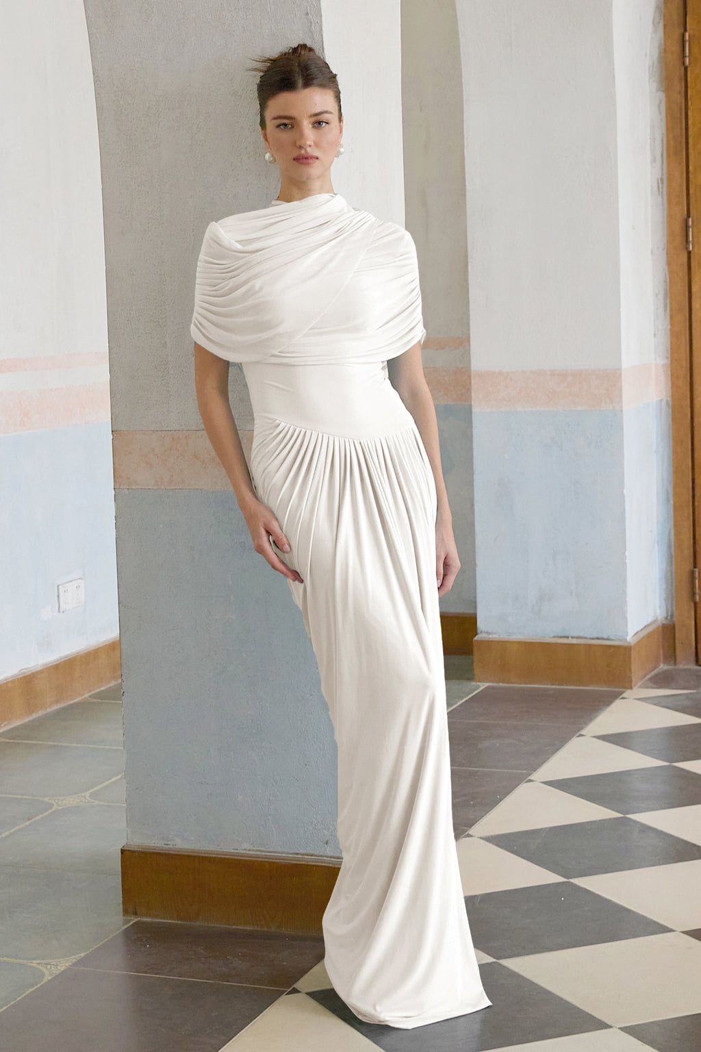 Vestido maxi plisado asimétrico