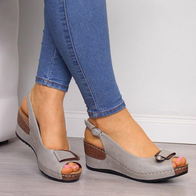 Sandalias de tacón alto con hebilla