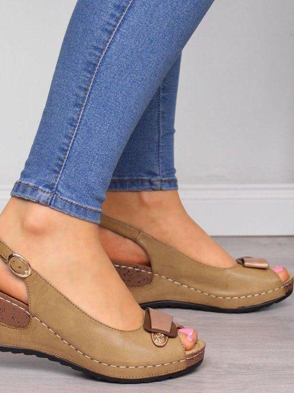 Sandalias de tacón alto con hebilla