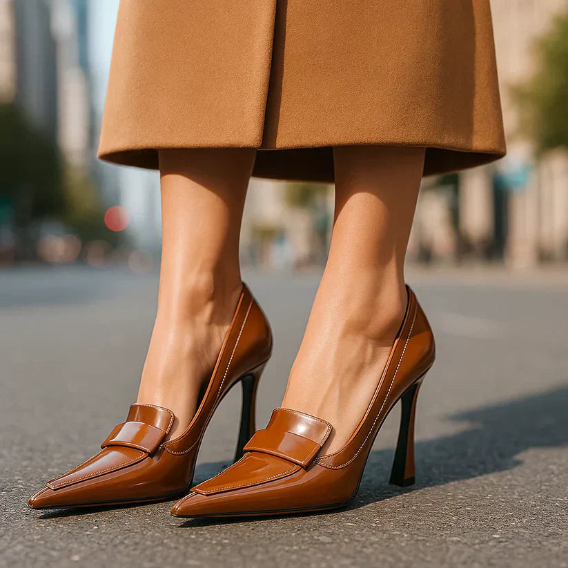 Tacones de aguja con acabado brillante