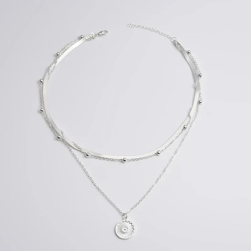 Collar de tres hilos