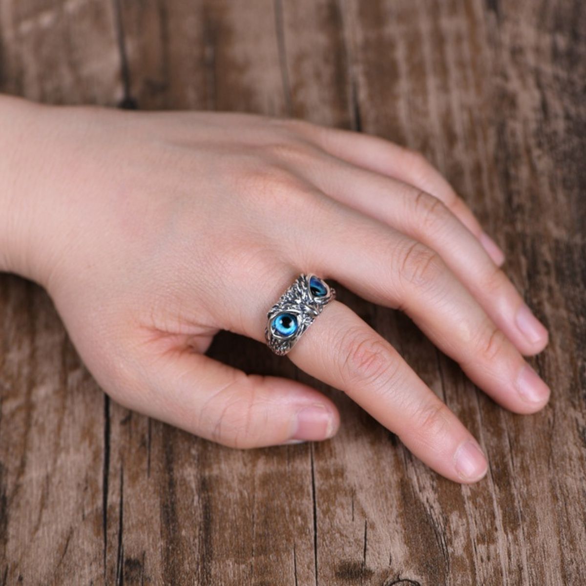 Anillo de ojo de búho ajustable