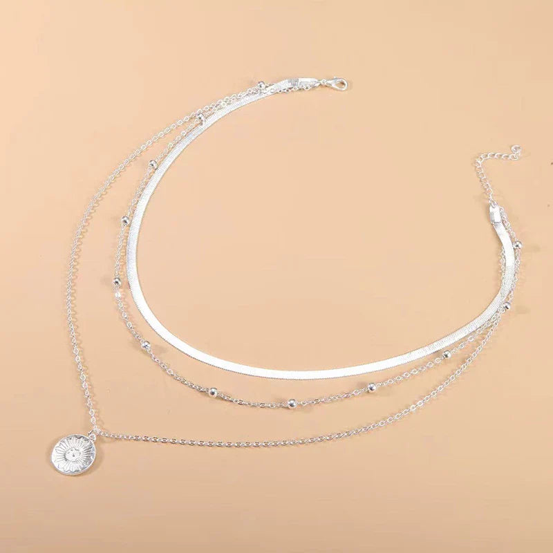 Collar de tres hilos