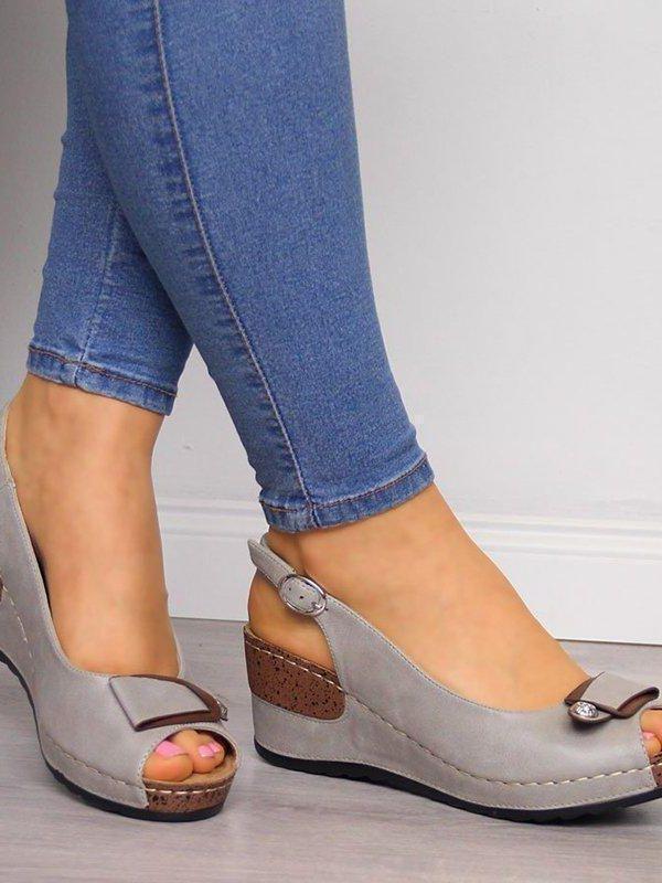 Sandalias de tacón alto con hebilla