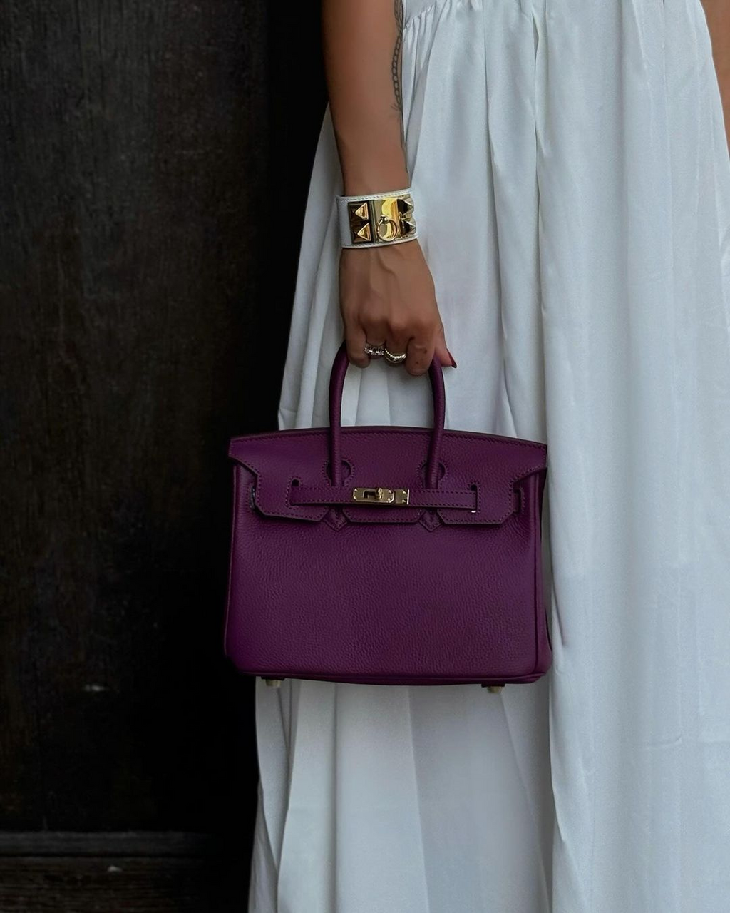 Bolso de mano elegante y atemporal