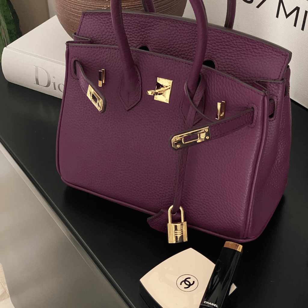 Bolso de mano elegante y atemporal