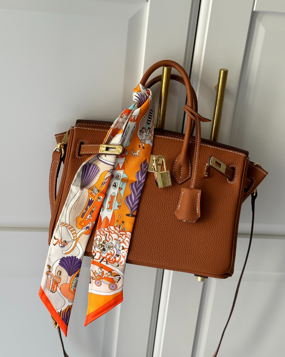 Bolso de mano elegante y atemporal