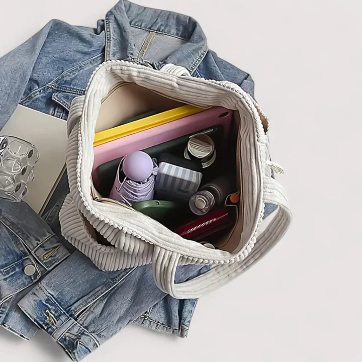 Bolso de pana con estilo práctico y moderno