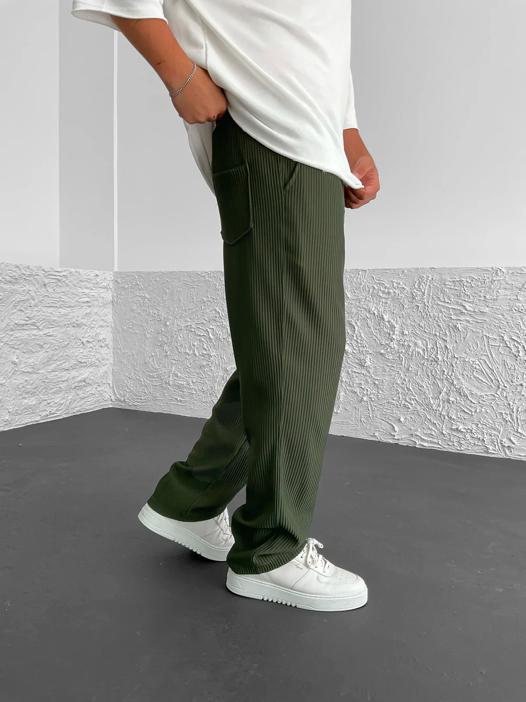 Pantalón acanalado relajado