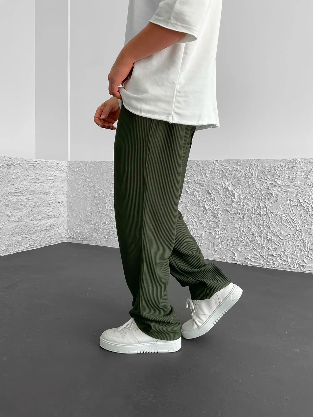 Pantalón acanalado relajado