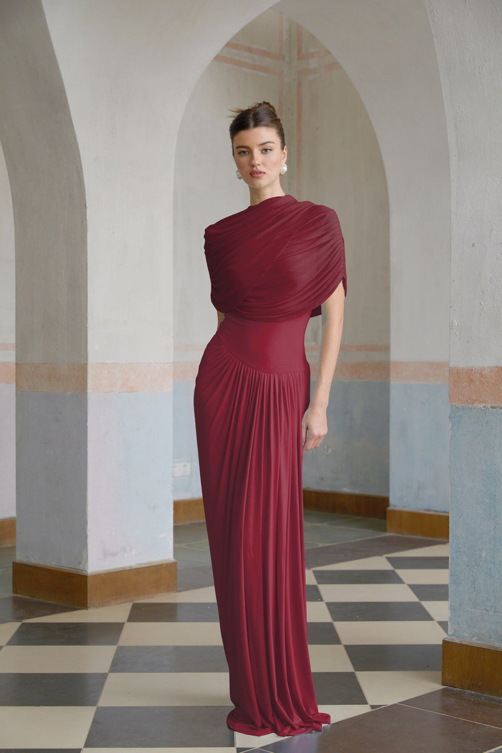 Vestido maxi plisado asimétrico