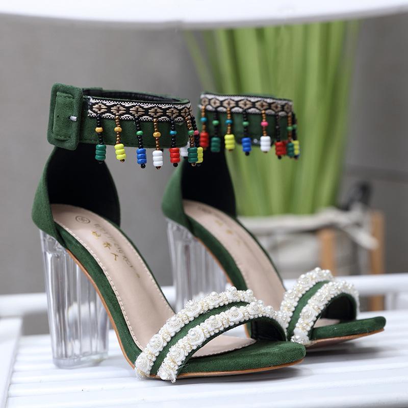 Sandalias de tacón alto de moda