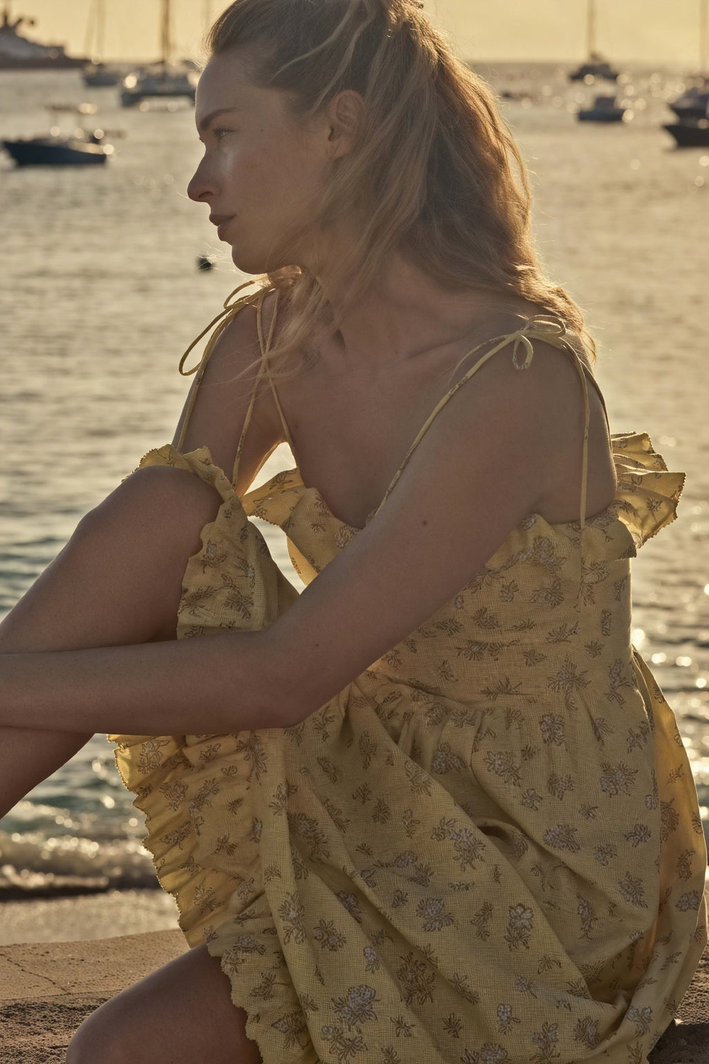 Vestido Midi Floral con Volantes