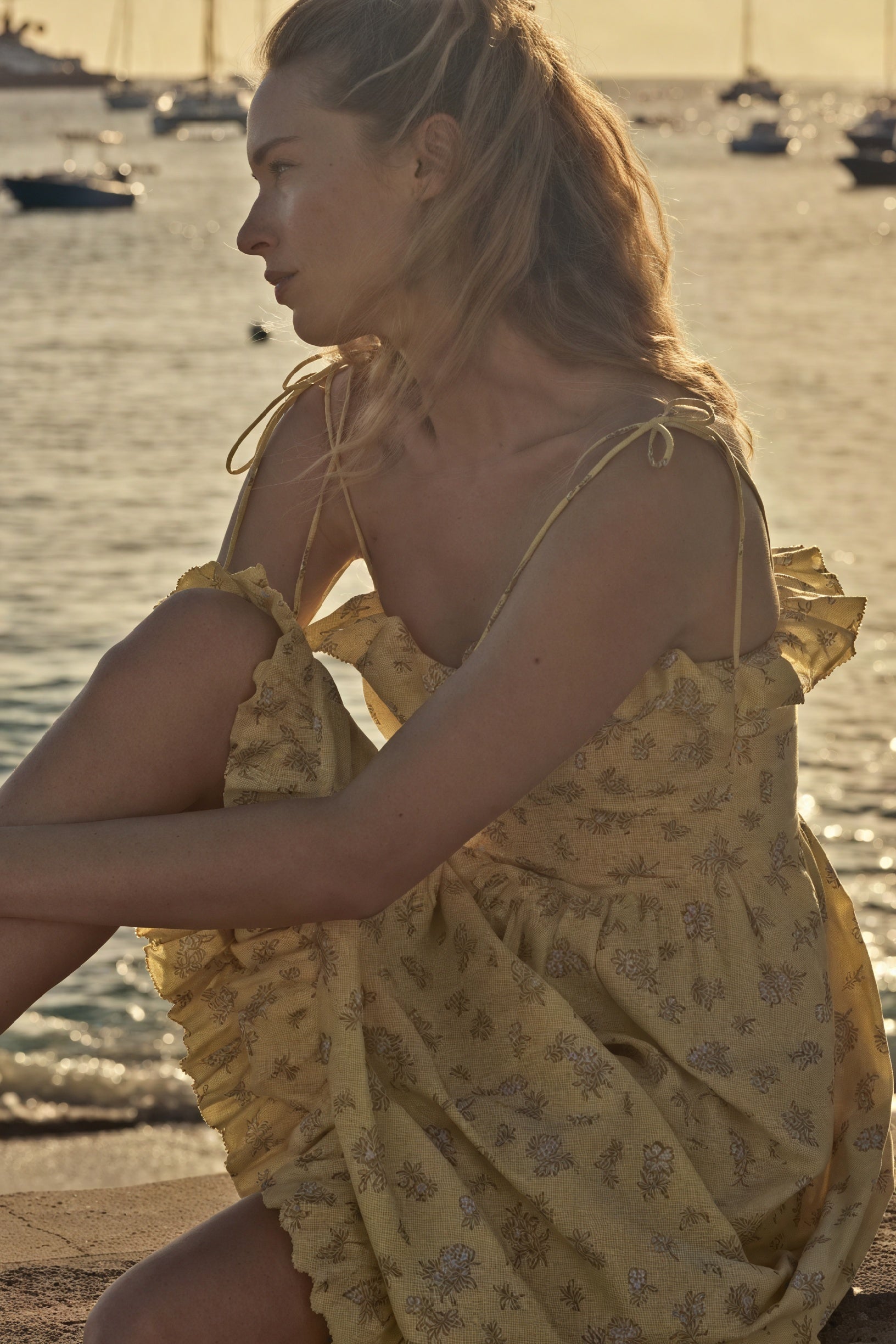Vestido Midi Floral con Volantes