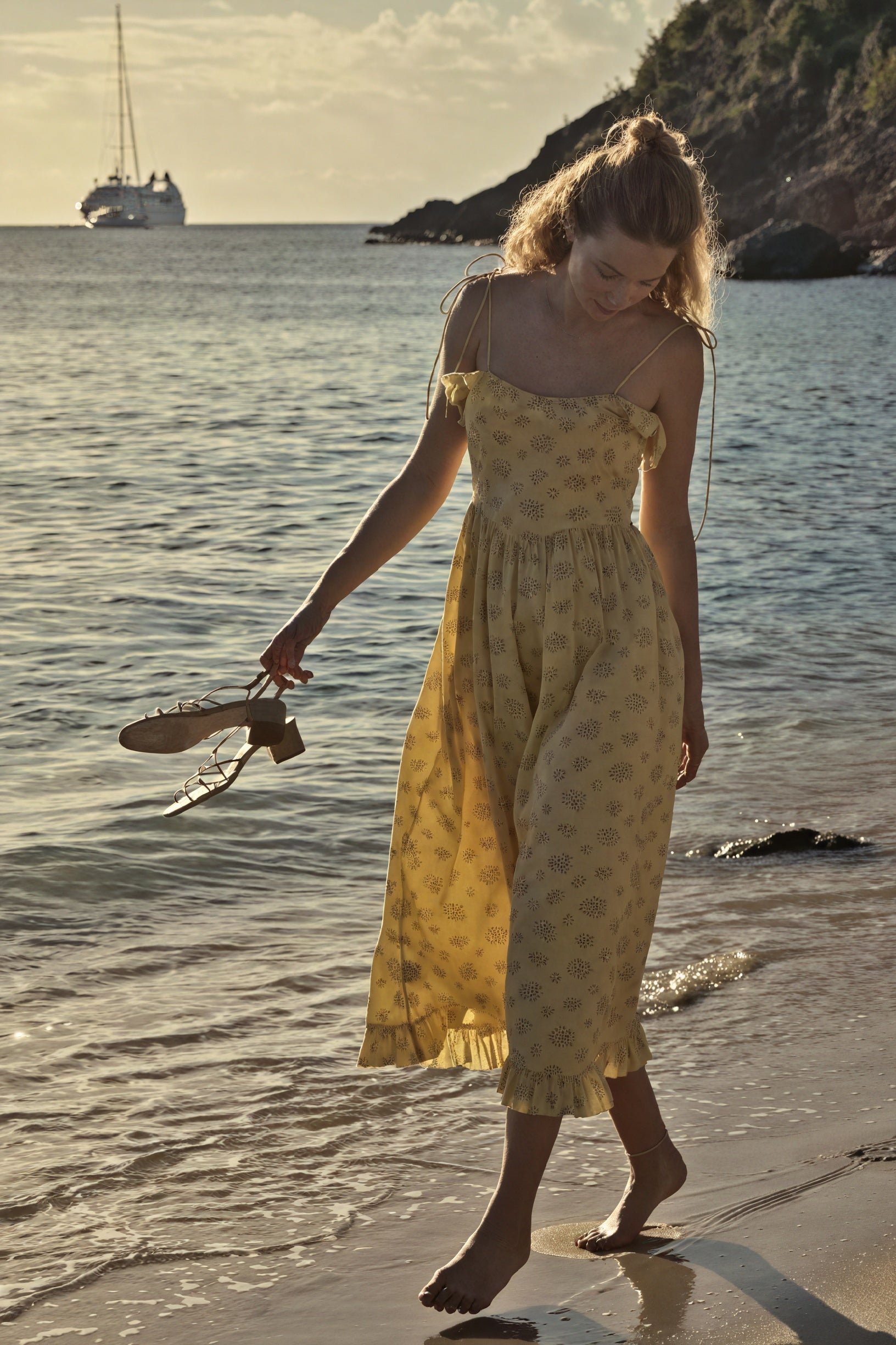 Vestido Midi Floral con Volantes
