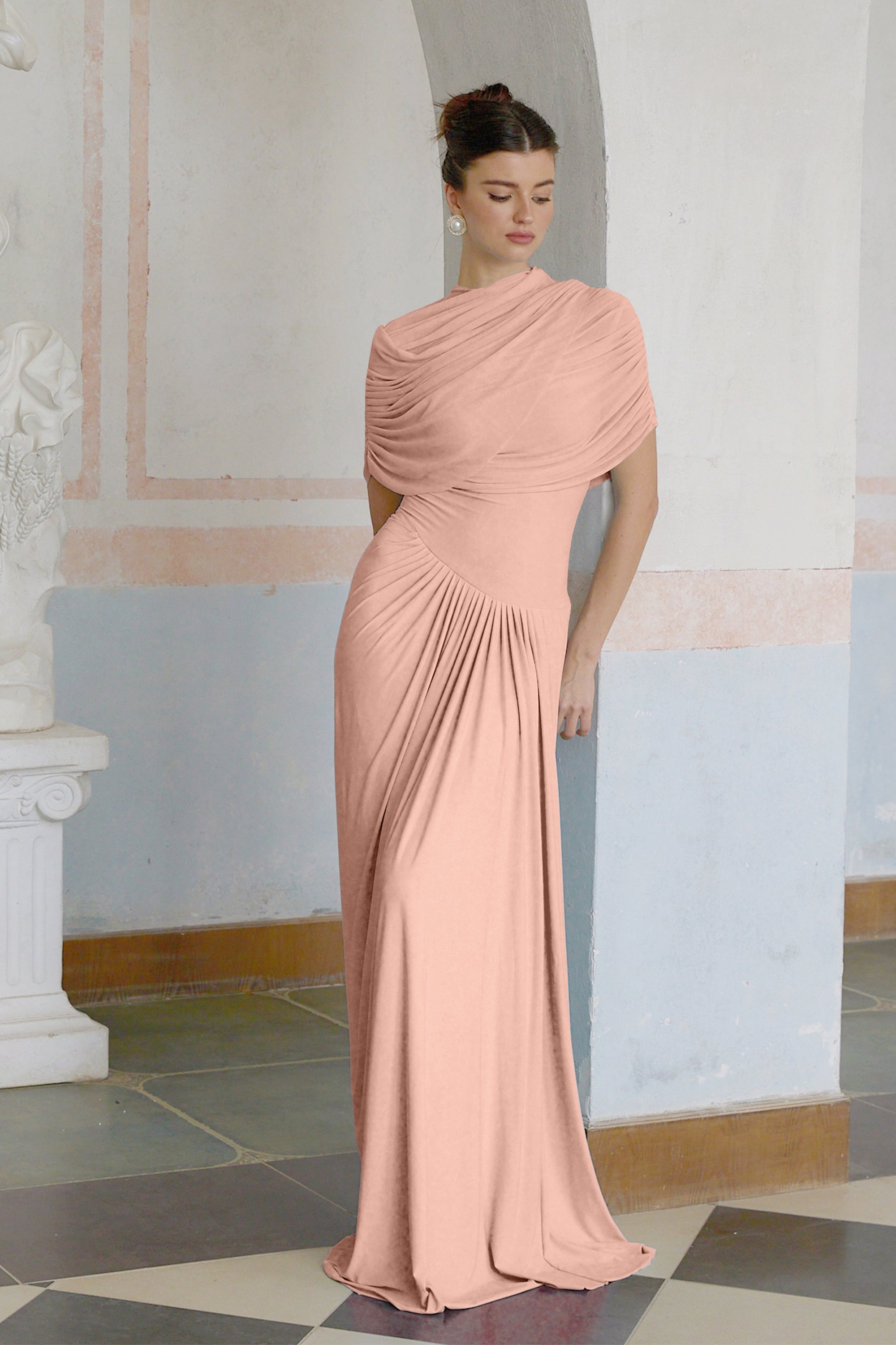 Vestido maxi plisado asimétrico