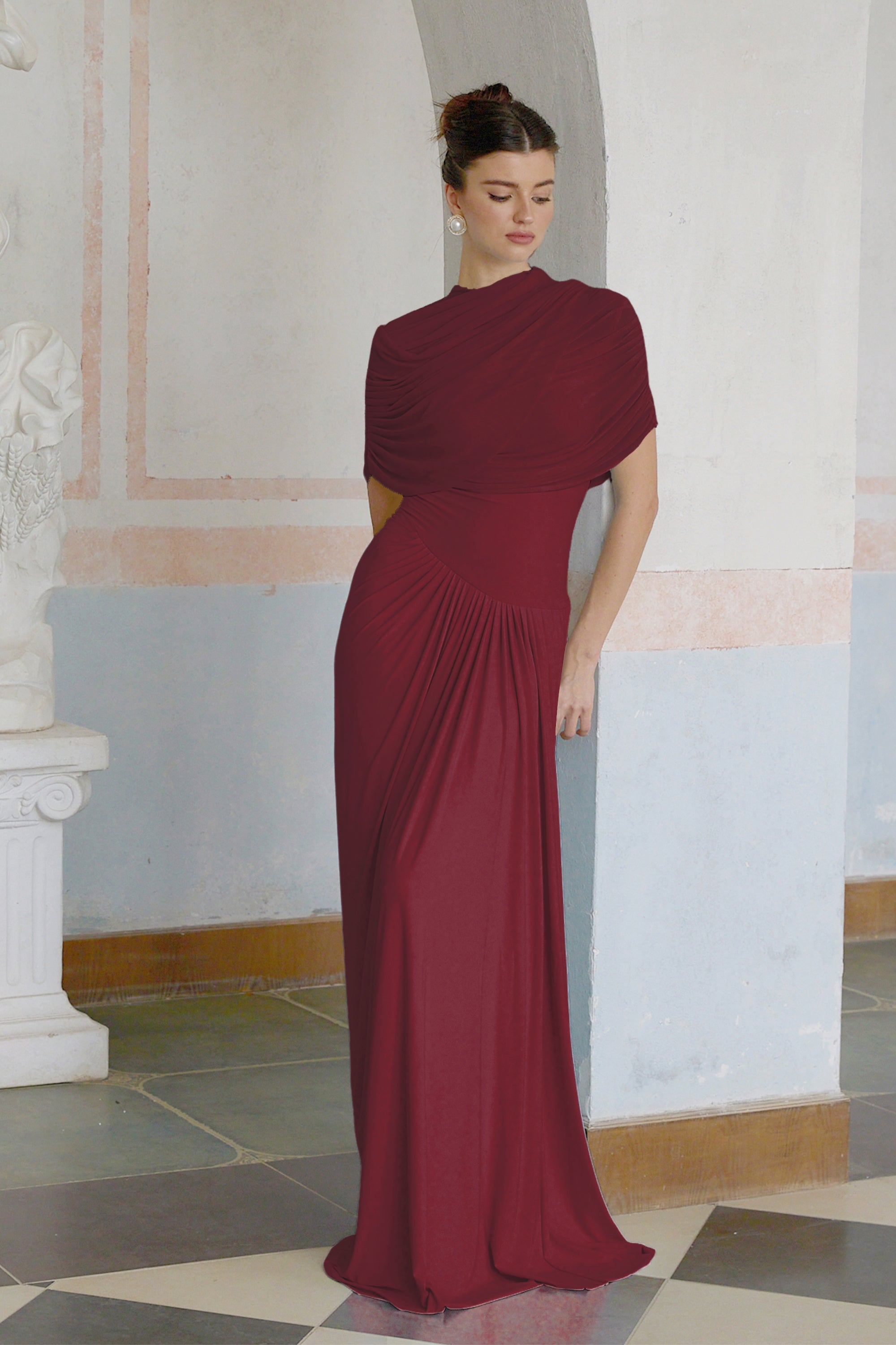 Vestido maxi plisado asimétrico
