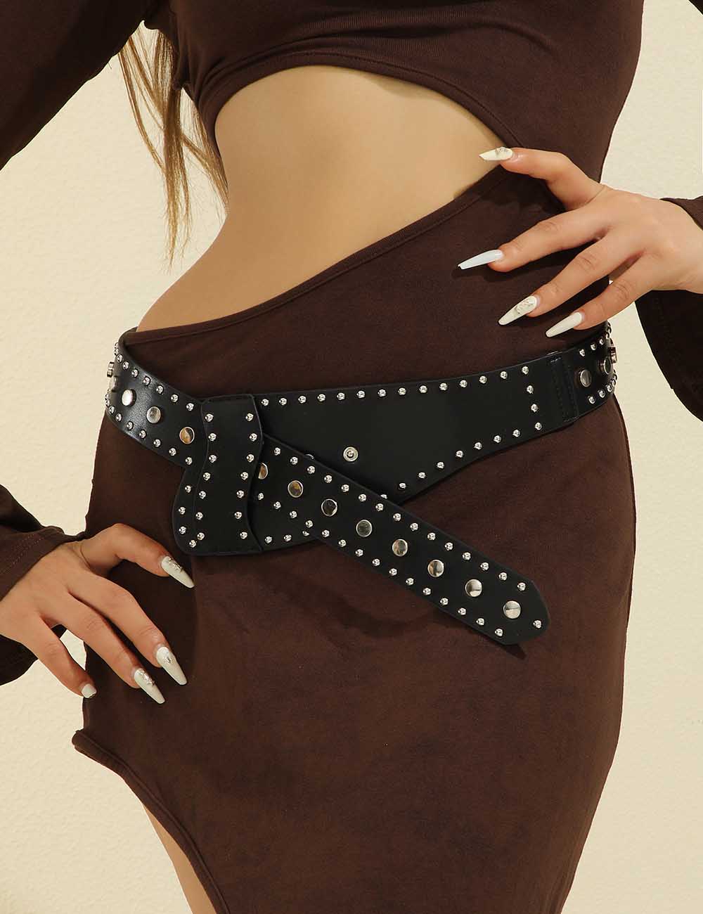 Cinturón punk de tachuelas metálicas