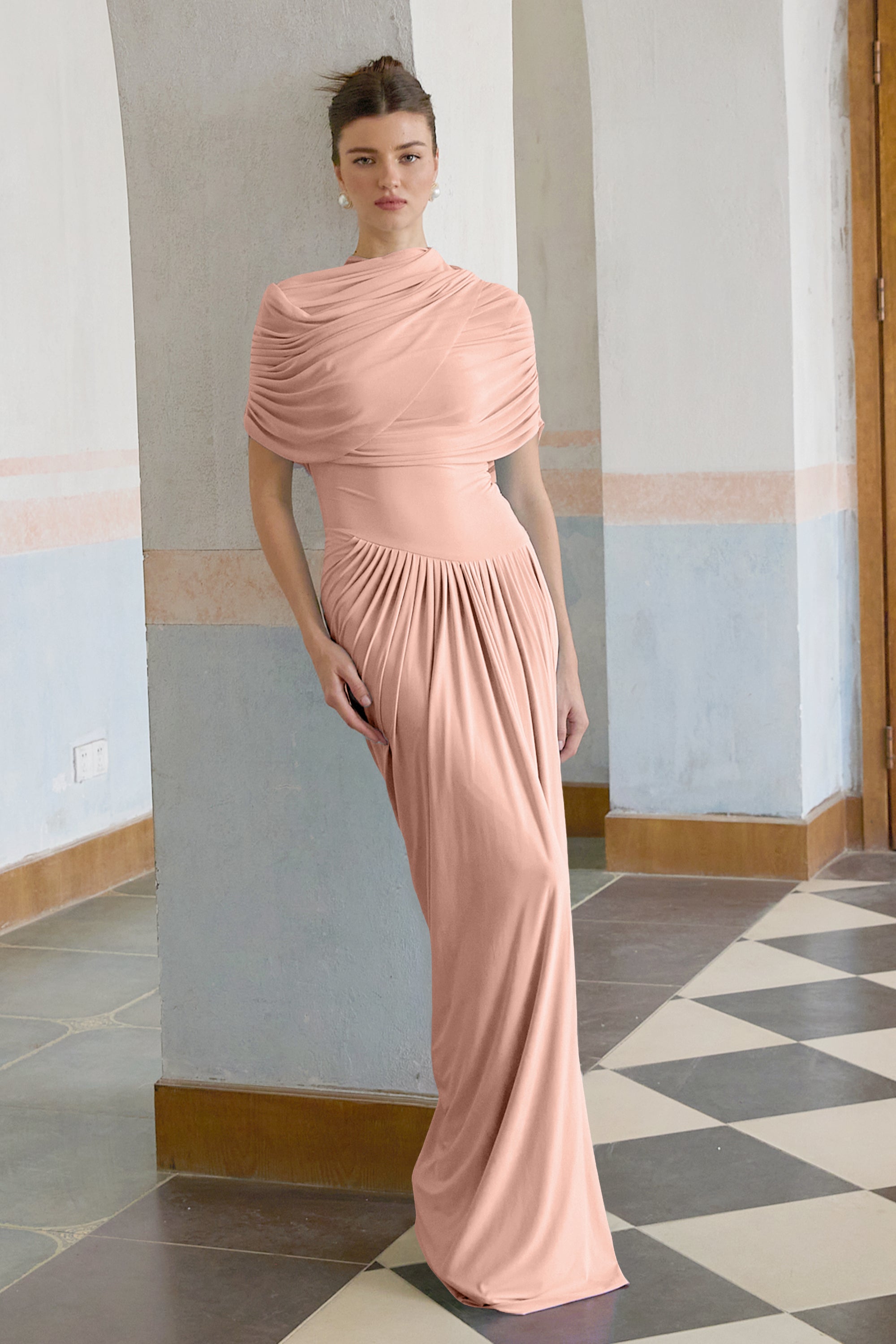 Vestido maxi plisado asimétrico