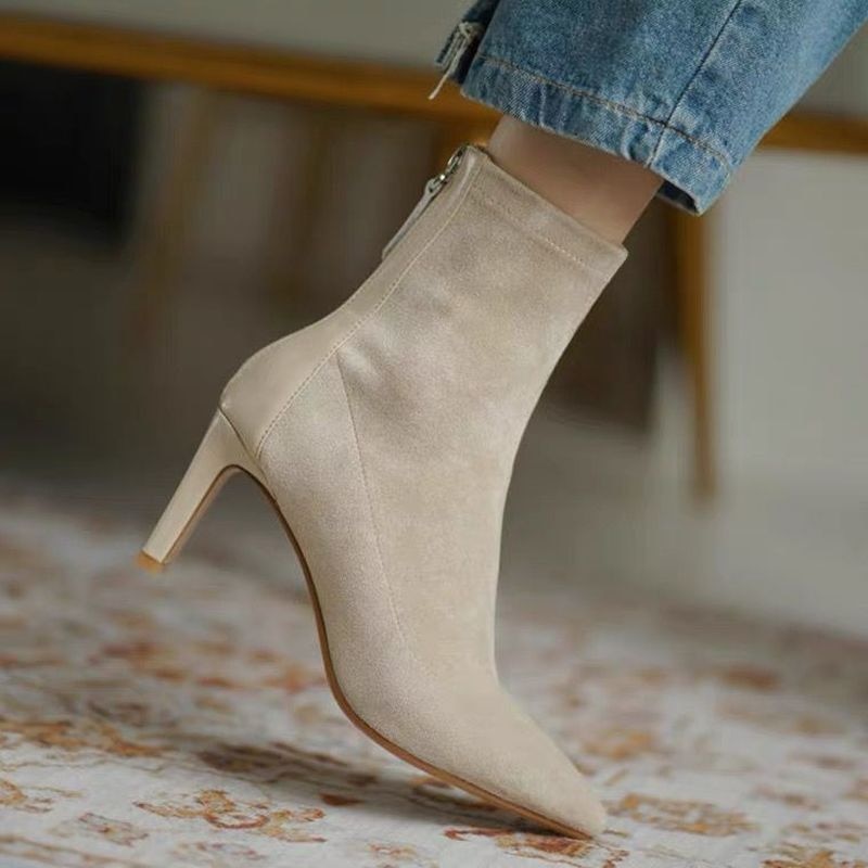 Amine Tacones