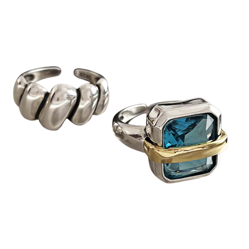 Anillo de plata con zircón azul