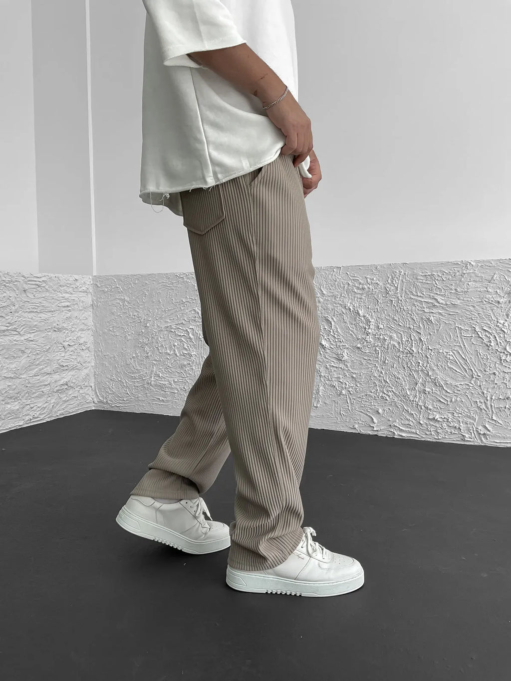 Pantalón acanalado relajado