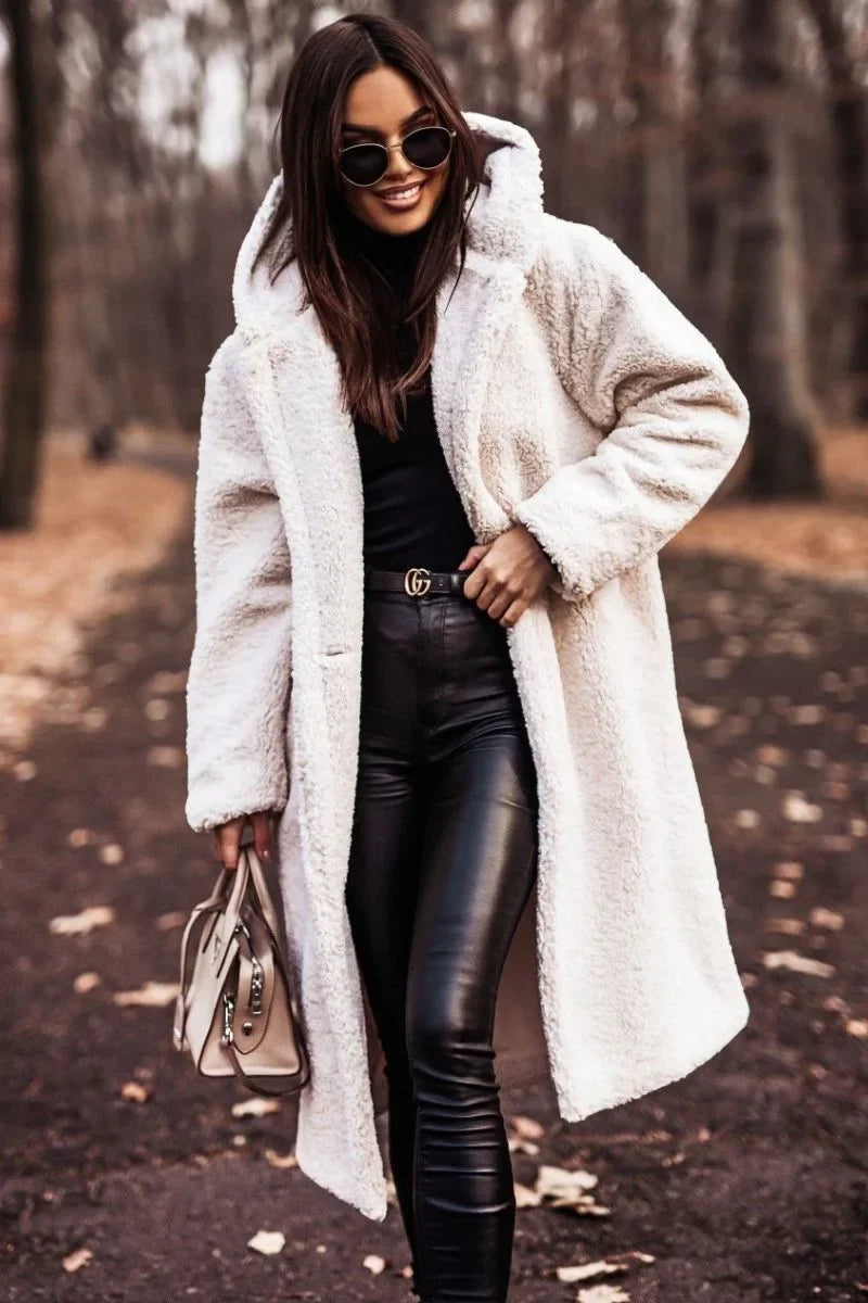 Chaqueta de invierno cómoda para mujer con capucha
