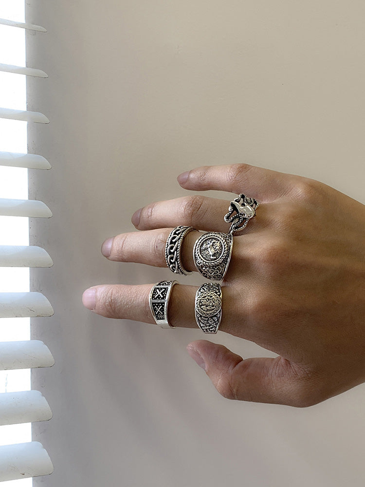 Conjunto 5 anillos con diseño totem