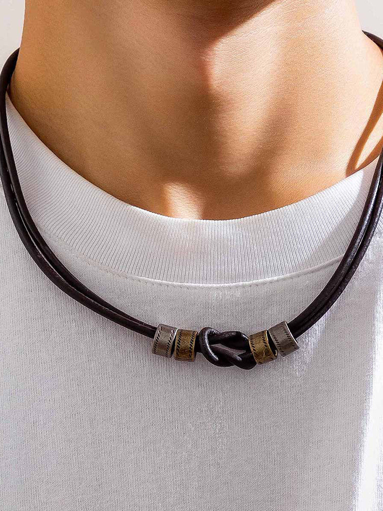 Gargantilla tipo choker de cuero