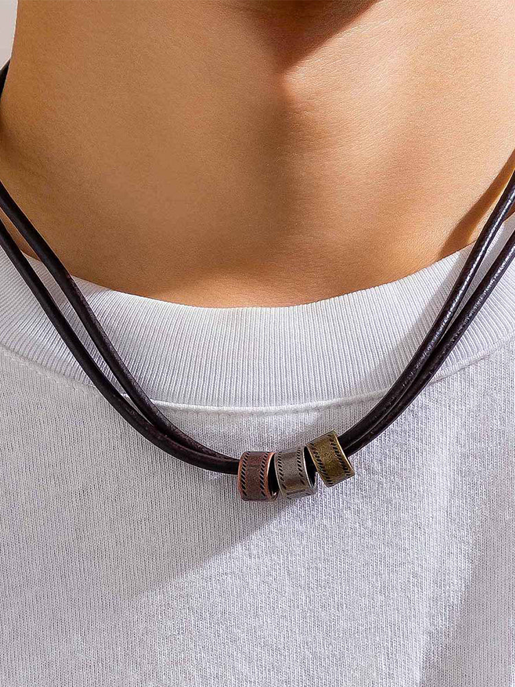 Gargantilla tipo choker de cuero