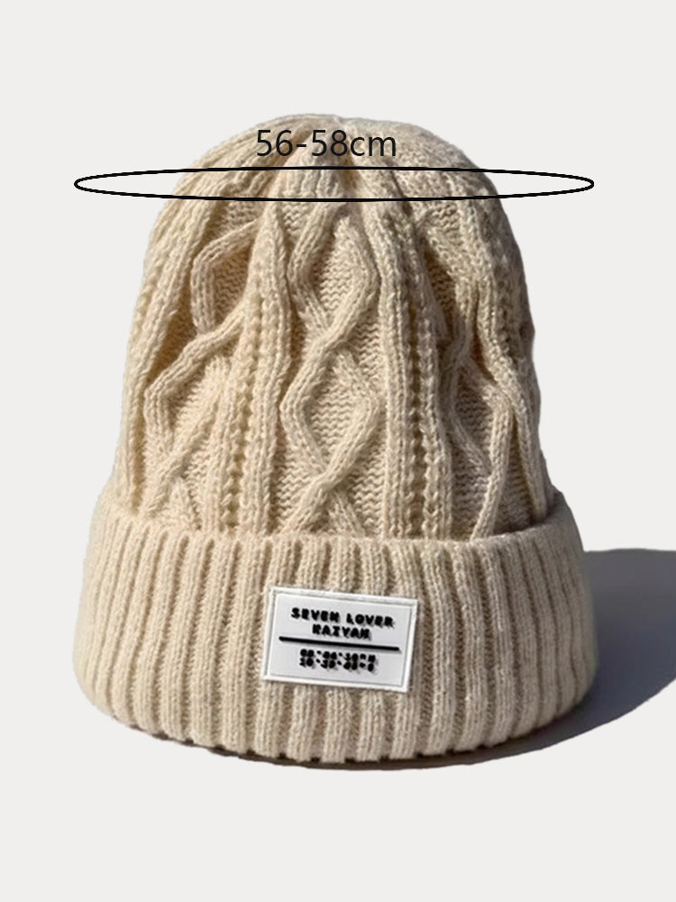 Gorro de punto y etiqueta elegante