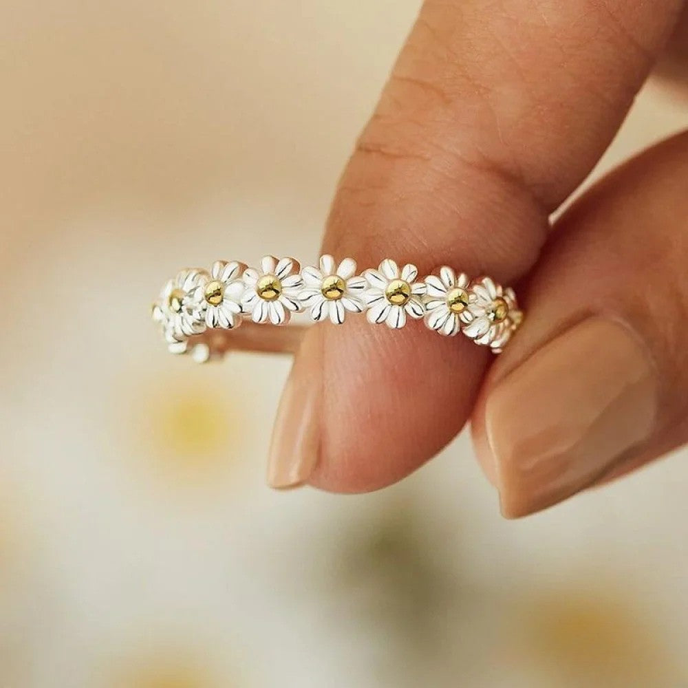Anillo ajustable con una margarita