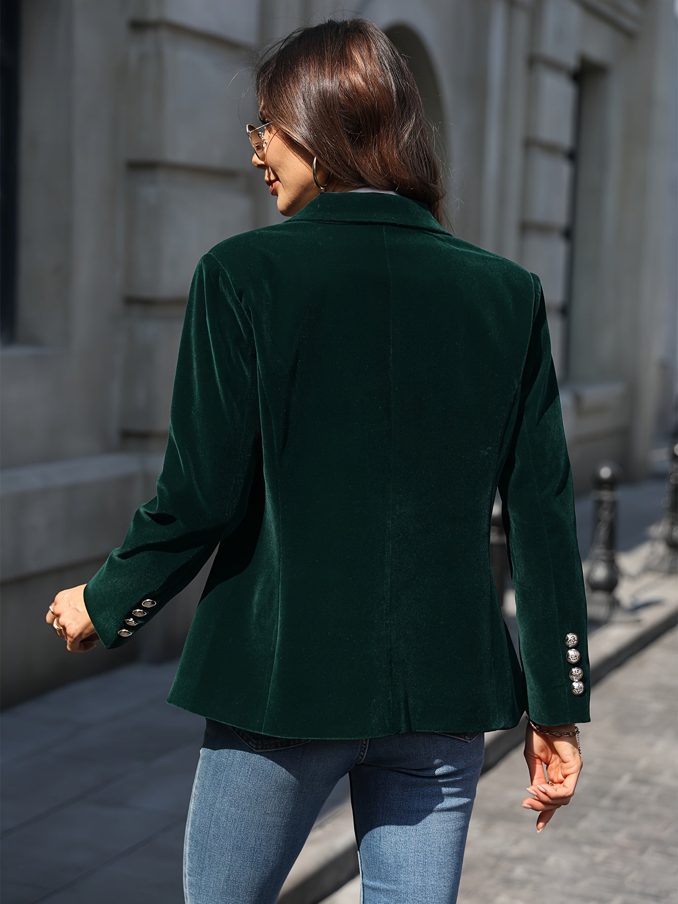 Chaqueta clásica entallada para mujer con botones