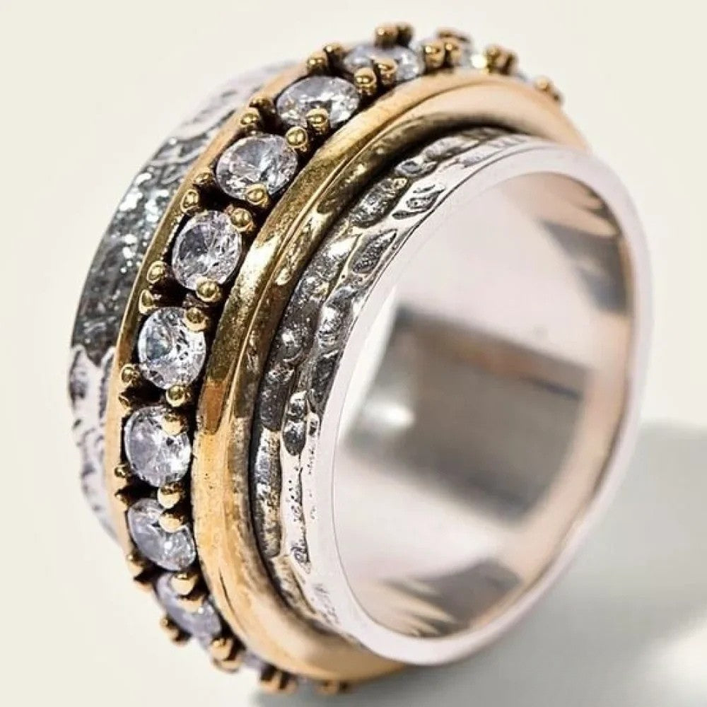 Anillo retro con piedras incrustadas