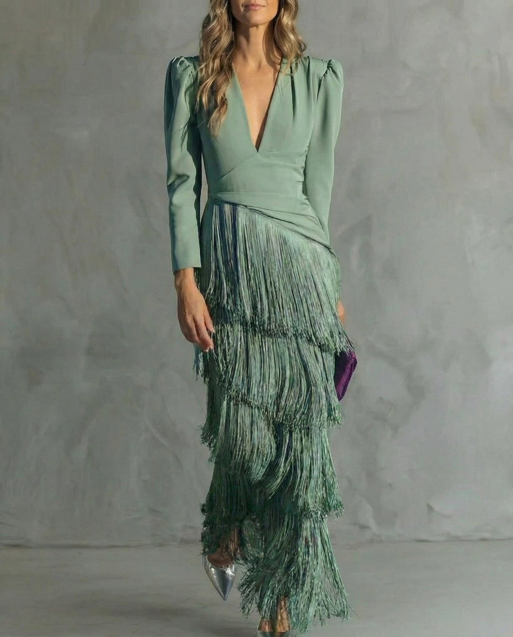 Alessia - Elegante vestido midi con mangas de flecos