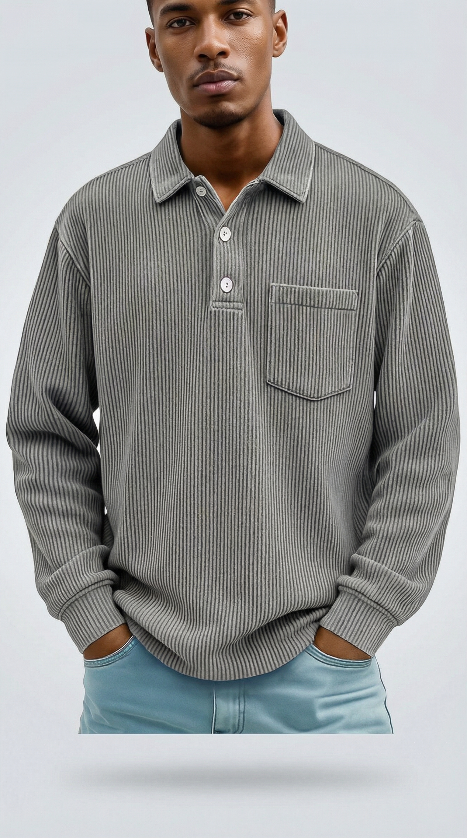 Camisa polo de pana con diseño atemporal