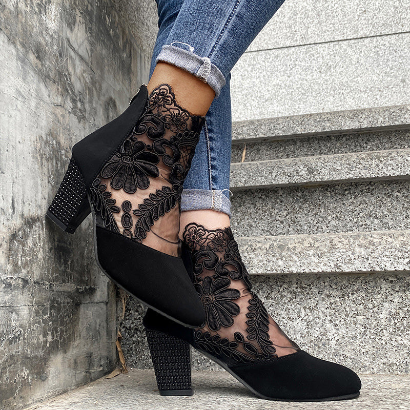 Chiara - Tacones con encaje floral y tacón brillante
